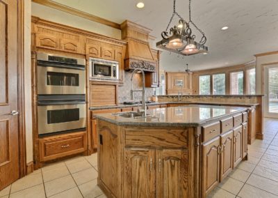 Rénovation de cuisine et îlot de cuisine à Terrebonne - Rénovations et Planchers Castilloux de Repentigny