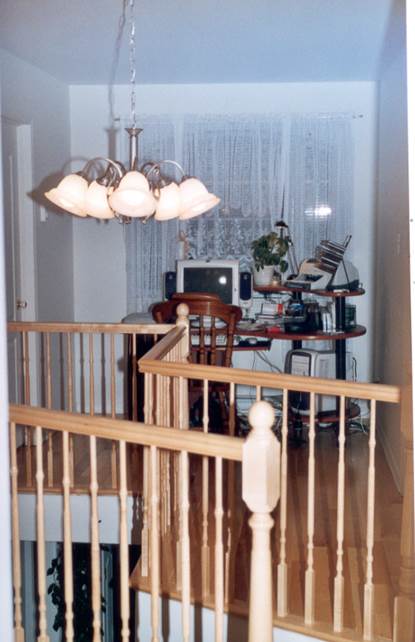 rampe d'escalier au deuxième étage avant (Rénovation et installation d'escalier en bois Lanaudière) Plancher et Rénovation Castilloux