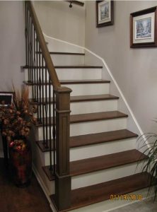 rampe d'escalier principal après (Rénovation et installation d'escalier en bois Lanaudière) Plancher et Rénovation Castilloux